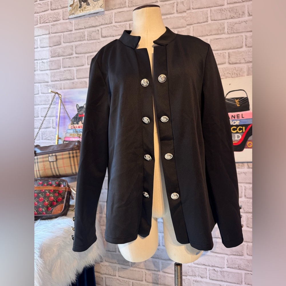 Black Women's Button-Front Jacket - Classic Minimalist Style